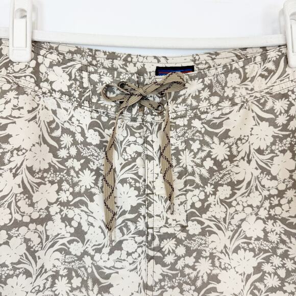 Patagonia Men's Wavefarer Board Shorts Tan Cream Floral Size 33 Swim Beach Pool - Picture 2 of 12